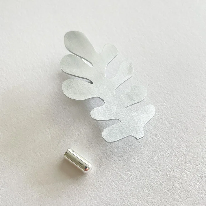 Customizable Brooch-Pin Brooch in silver aluminium by Tom Pigeon